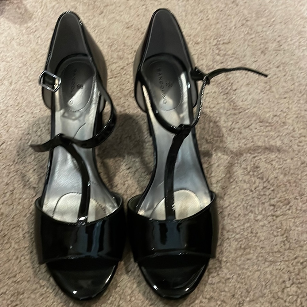 Size 8 black bandolino heels barely worn